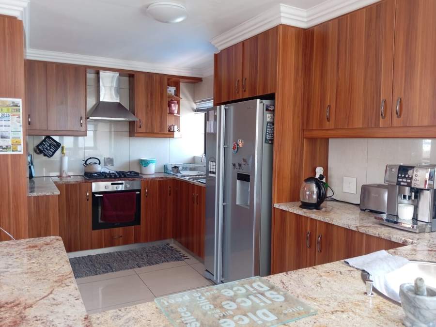 To Let 2 Bedroom Property for Rent in Calypso Beach Western Cape
